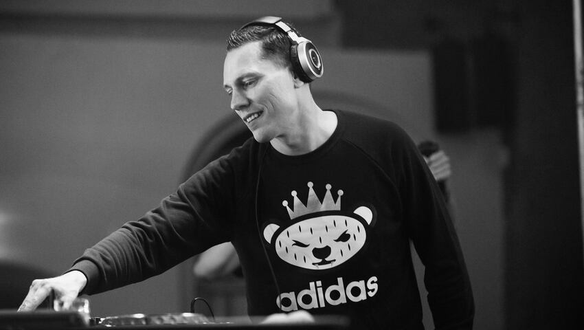 Out Now: Tiëstos neue Single "Red Lights"